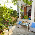 Family Friendly House With A Parking Space Gornji - Podpec, Makarska - 6915 Vikendica Tucepi