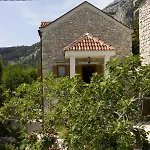 Family Friendly House With A Parking Space Gornji - Podpec, Makarska - 6915 Tucepi