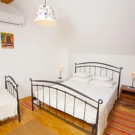 Family Friendly House With A Parking Space Gornji - Podpec, Makarska - 6915 Дом отдыха Тучепи