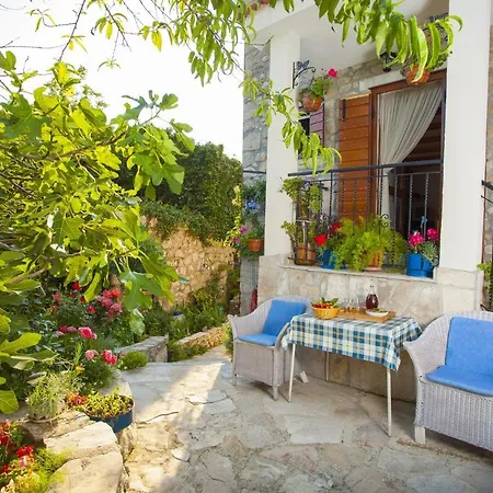 Family Friendly House With A Parking Space Gornji - Podpec, Makarska - 6915 Дом отдыха Тучепи