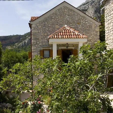 Family Friendly House With A Parking Space Gornji - Podpec, Makarska - 6915 Тучепи