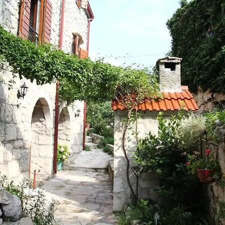 Vikendica Family Friendly House With A Parking Space Gornji - Podpec, Makarska - 6915 *